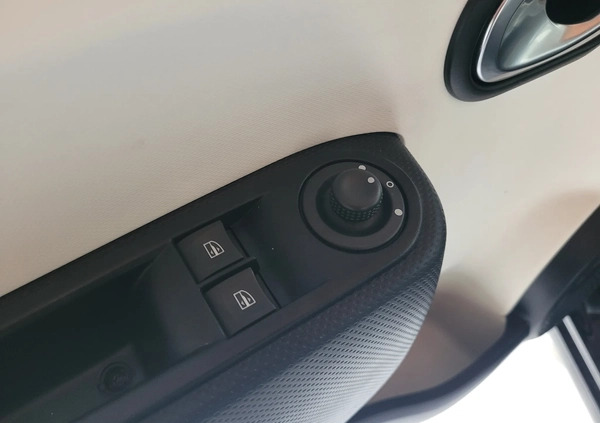 Renault Twingo cena 34900 przebieg: 30000, rok produkcji 2017 z Małomice małe 137